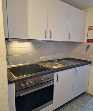Frigorifero, forno, macchina per tè/caffè