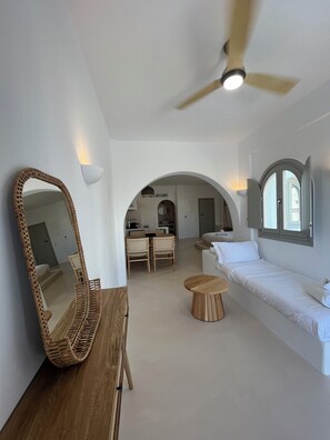 Koumbara | Living area