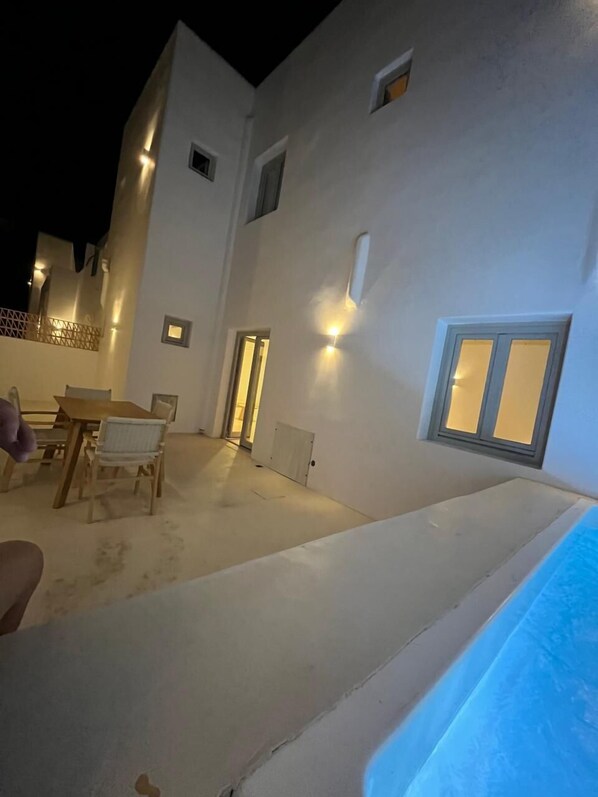 Magganari | Vista al patio