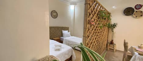 2 habitaciones, tabla de planchar con plancha, cuna de viaje y wifi