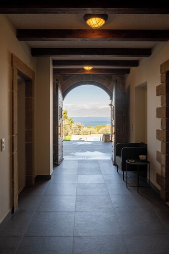 Villa Kalamos/Sea View and Pool nearby Athens/Deluxe Villa