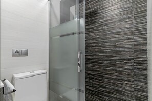 Shower, hair dryer, towels - Apartment in Granada near Alhambra (Granada)