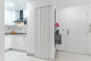 Fridge, microwave, stovetop, coffee/tea maker - Apartment in Granada near Alhambra (Granada)