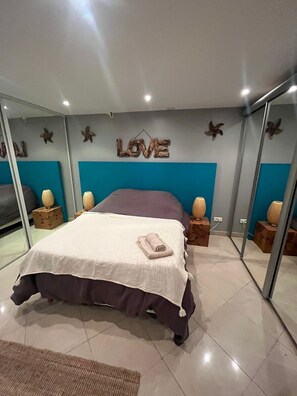 2 bedrooms, iron/ironing board, WiFi, bed sheets - Stopover in Bali (Lançon-Provence)