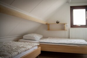 3 bedrooms, iron/ironing board, free WiFi