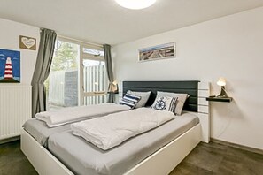 2 bedrooms, iron/ironing board, free WiFi