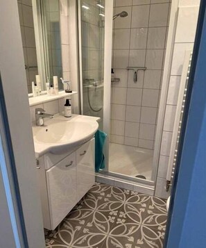 Douche, sèche-cheveux