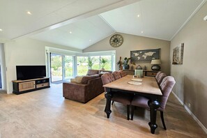 Smart TV - Bamboo Holiday Home in Veluwe (Voorthuizen)