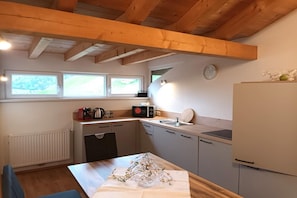 Fridge, microwave, oven, stovetop - Apartment Hochgallmigg near Ski Slopes (Hochgallmigg)