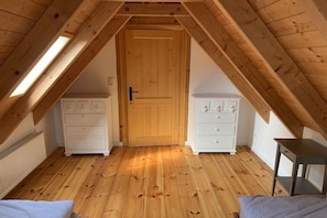 3 quartos, Wi-Fi de cortesia, roupa de cama