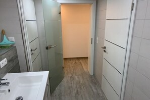 Douche, sèche-cheveux