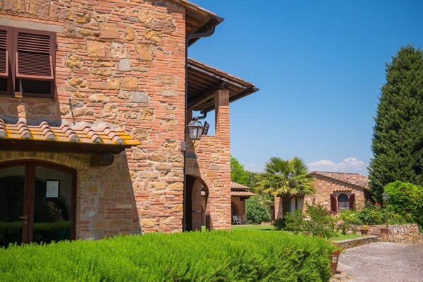 Exterior - Farmhouse in Tuscany with Pool & Scenic Views (Montaione)