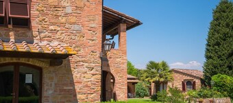 Farmhouse in Tuscany with Pool & Scenic Views