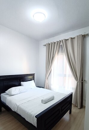 3 bedrooms, iron/ironing board, WiFi, bed sheets