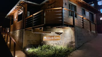 Chalet | Front of property – evening/night