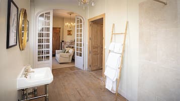 Deluxe Double or Twin Room, Canal View | Bathroom | Shower, hair dryer, towels, soap