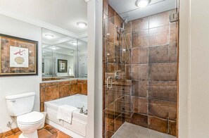 Dusj, boblebad, hårføner og håndklær