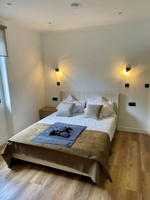 Bügeleisen/Bügelbrett, Reisekinderbett, kostenloses WLAN, Bettwäsche