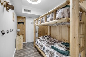 3 bedrooms, desk, iron/ironing board, travel crib