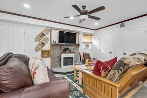 Smart TV, chimenea, videojuegos y futbolito 