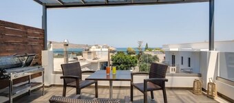 🌴 Villa Cicada: Steps from the Beach + Free Car & Sea View Retreat 🚗🌊