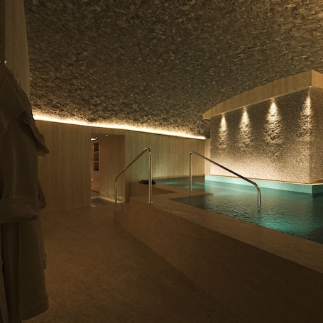 Sauna, hot tub, steam room, massages