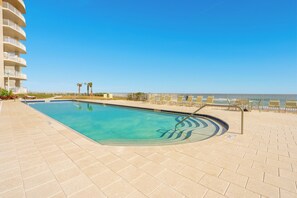 Een binnenzwembad, een verwarmd zwembad