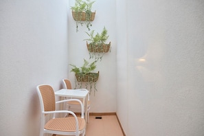 Kamar Double atau Twin Standar | Teras/patio