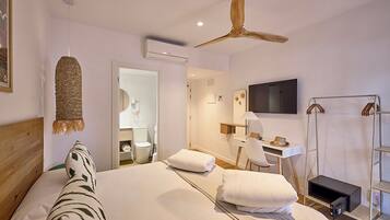 Standard Double or Twin Room | In-room safe, desk, laptop workspace, travel crib