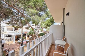 Standard Double or Twin Room | Terrace/patio - INNER Hostal Es Molí (Santanyi)