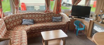 2-bed -sleeps 4 - Parking - Pets - 5 Mins to Beach