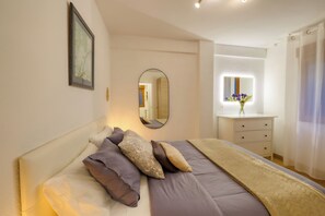 1 bedroom, Egyptian cotton sheets, premium bedding, down duvets - apartastur26 (Oviedo)