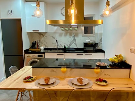 Premium Apartment, 1 Bedroom | Private kitchen | Full-size fridge, microwave, oven, stovetop