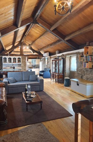 TV, fireplace, DVD player