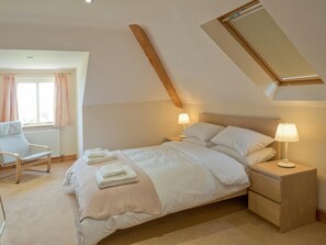 4 bedrooms, iron/ironing board, free WiFi, bed sheets - Talarwen, Newport - Four Bedroom Cottage, Sleeps 7 (Newport)