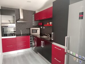 Refrigerador, microondas, horno, placa de cocina