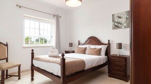 4 chambres, fer et planche à repasser, Wi-Fi gratuit, draps fournis