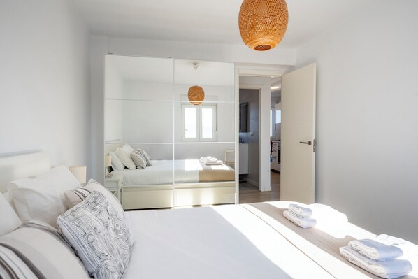 2 habitaciones, escritorio, tabla de planchar con plancha y wifi 