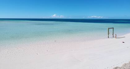 "Sweet Ting" Charming 3-bedroom cottage in Spanish Wells, Just Steps to beach