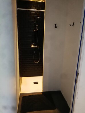 Shower, toilet paper