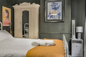 1 غرفة نوم ومكواة/لوح كي وخدمة الإنترنت وملاءات أسرّة