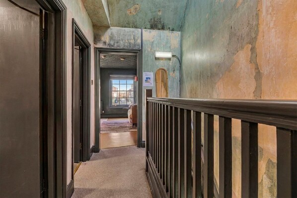 المنشأة من الداخل