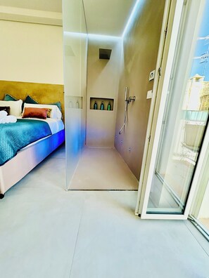 1 bedroom, in-room safe, iron/ironing board, free WiFi
