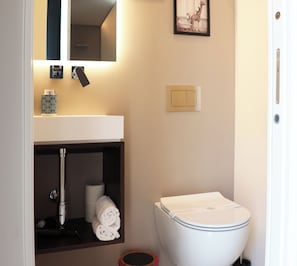 Hair dryer, towels, soap, shampoo - La Piazzetta, Luxury Charming Balcony Room, a few steps from the beach  (Polignano a Mare)