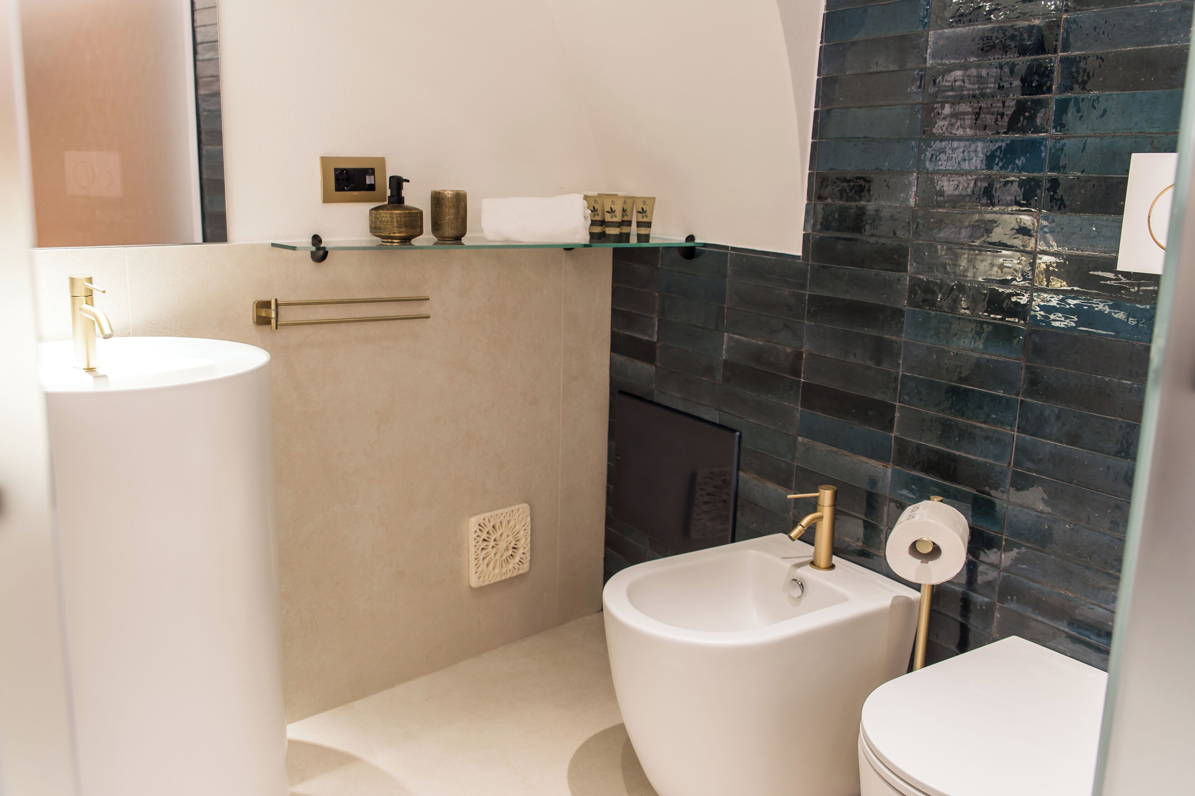 Doccia, asciugacapelli, bidet, asciugamani