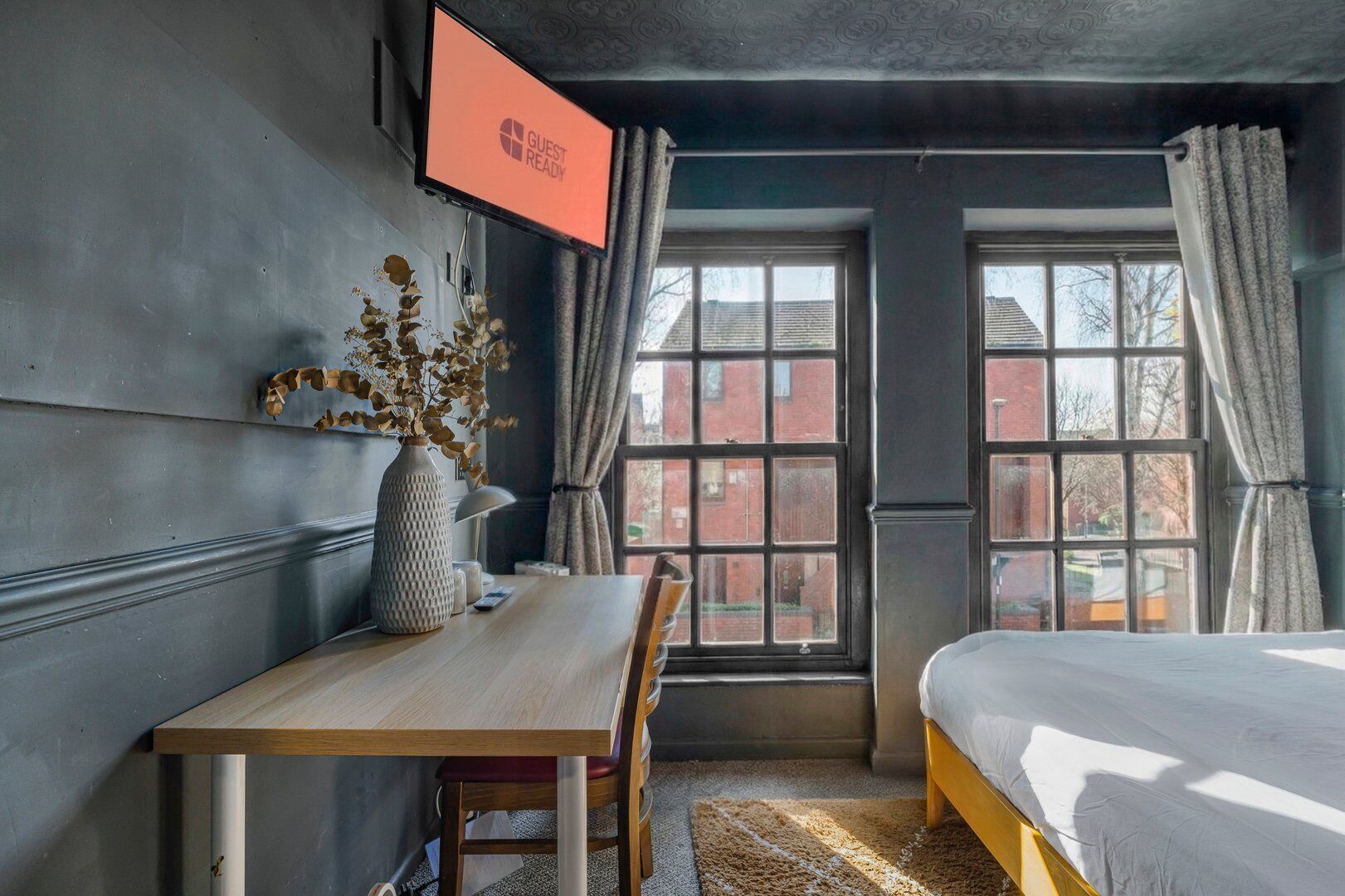 1 bedroom, desk, Internet, bed sheets