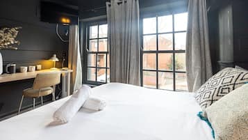 1 bedroom, desk, Internet, bed sheets