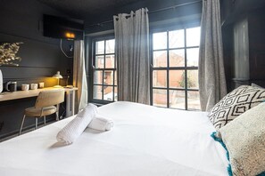 1 bedroom, desk, Internet, bed sheets