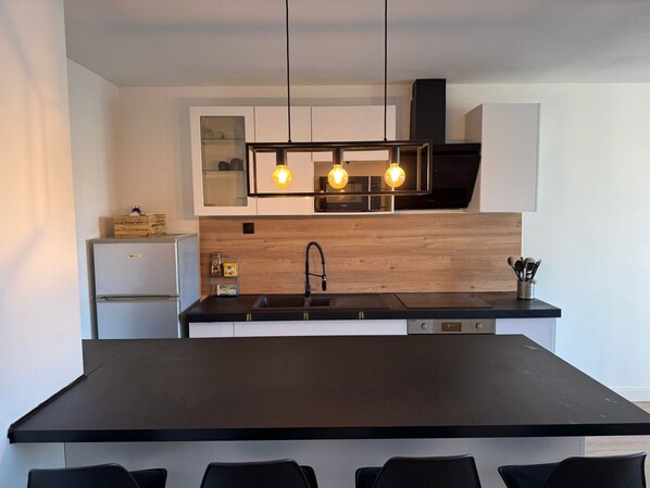 冷蔵庫、電子レンジ、オーブン