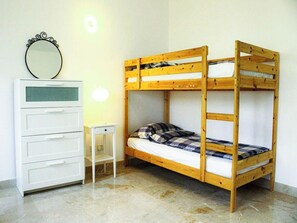 2 dormitorios, tabla de planchar con plancha, Internet y ropa de cama